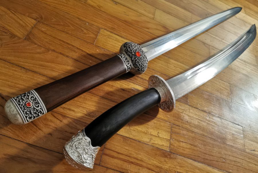 Sabre vs Sword Chinese